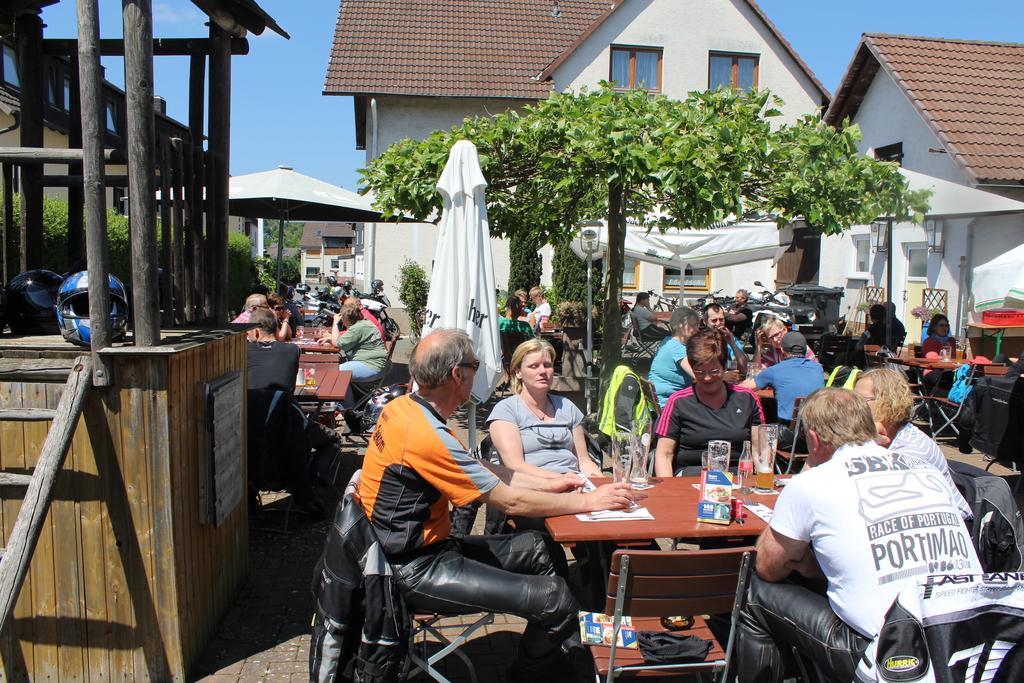 Landgasthof-Bikerhotel Arnold Battenberg  Exteriör bild